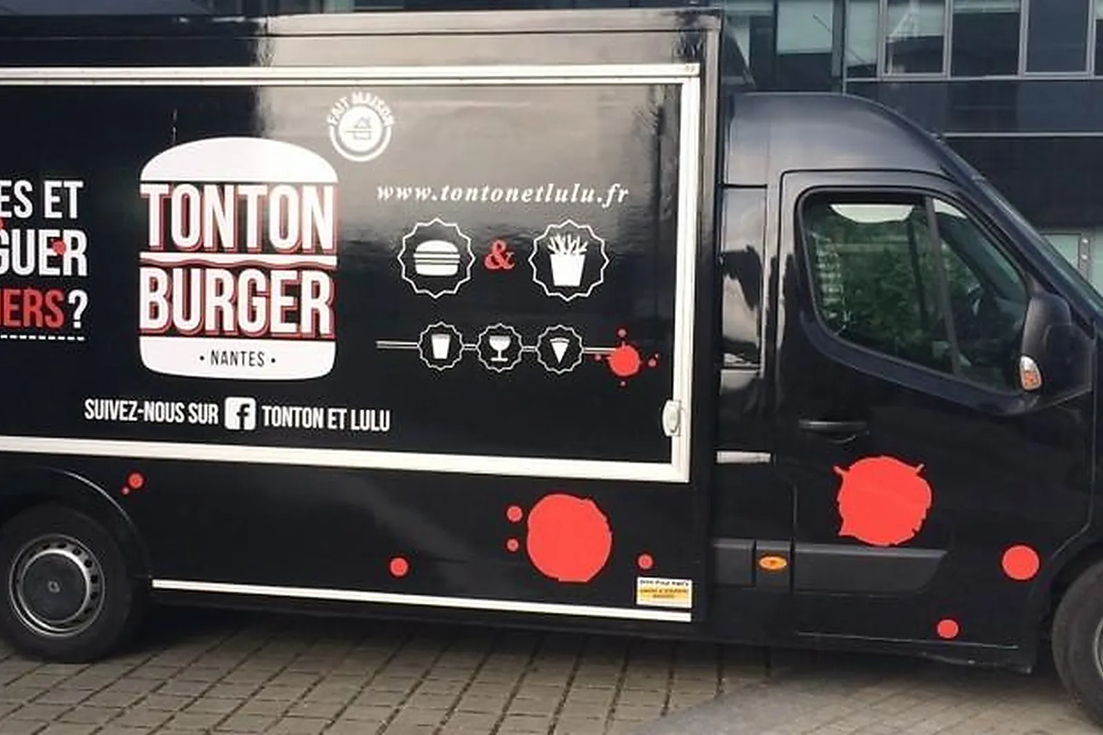 Cafés et Restaurants, RESTAURANTS - NANTES (LOIRE-ATLANTIQUE) : TONTON BURGER ET LULU FARFALLE