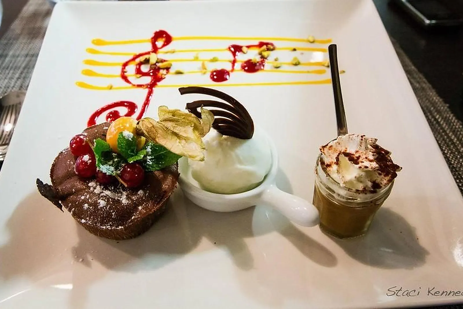 Cafés et Restaurants, RESTAURANTS - NEUILLY-PLAISANCE (SEINE-SAINT-DENIS) : SIXIÈME SENS