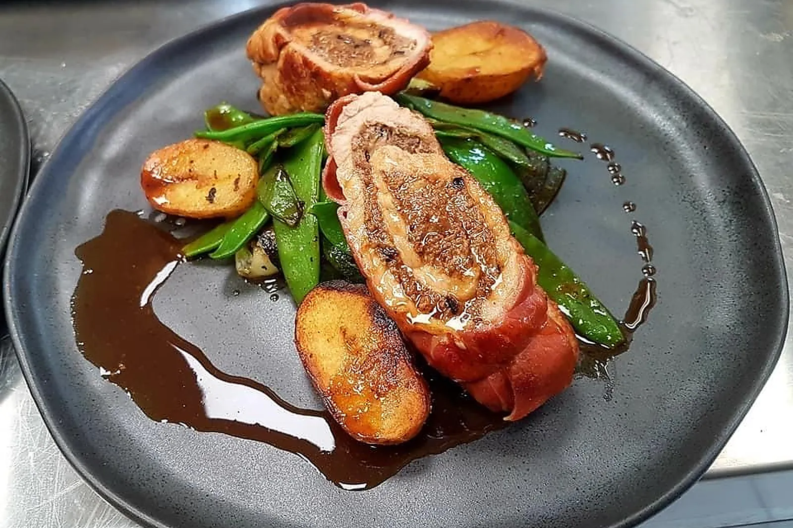 Cafés et Restaurants, RESTAURANTS - NEVERS (NIÈVRE) : LA TABLE DL&RSQUO;ELO