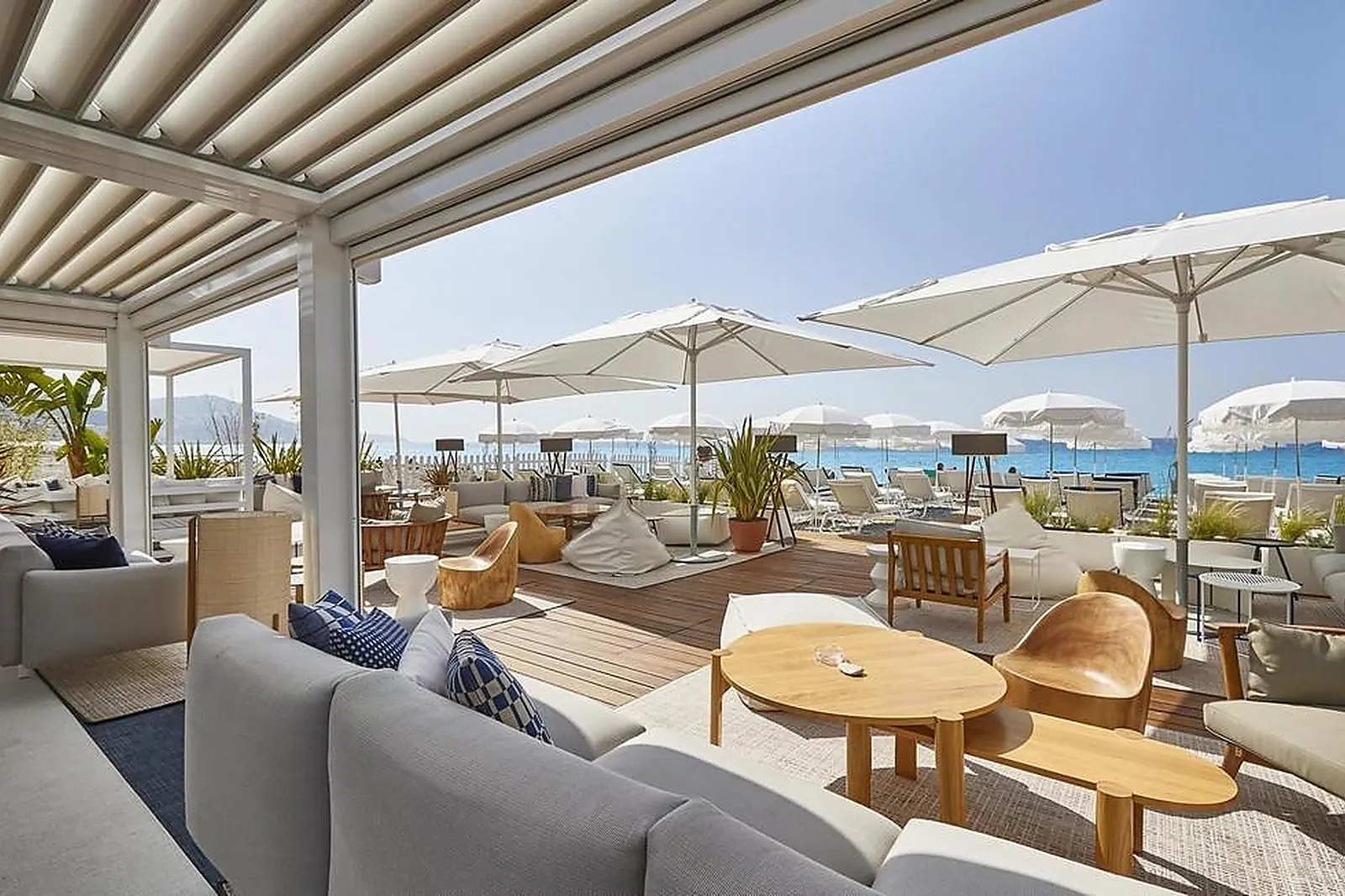 Cafés et Restaurants, RESTAURANTS - NICE (ALPES-MARITIMES) : LE TEMPS DL&RSQUO;UN ÉTÉ