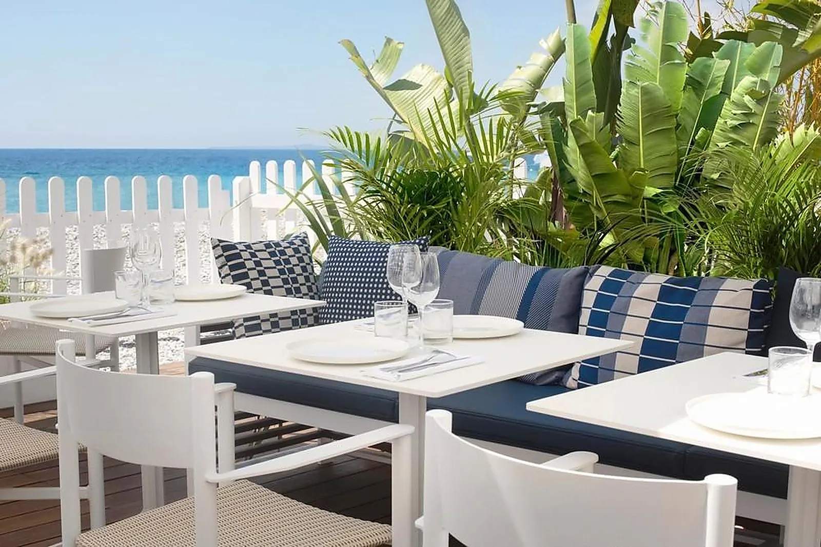 Cafés et Restaurants, RESTAURANTS - NICE (ALPES-MARITIMES) : LE TEMPS DL&RSQUO;UN ÉTÉ