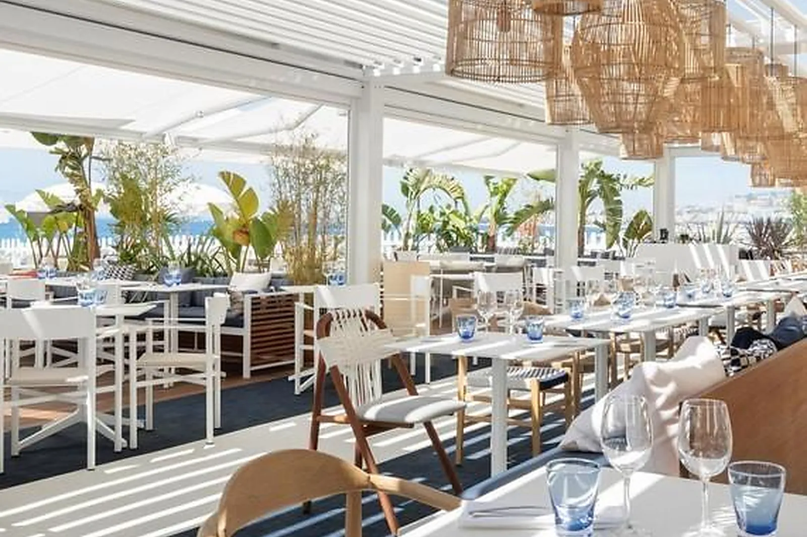 Cafés et Restaurants, RESTAURANTS - NICE (ALPES-MARITIMES) : LE TEMPS DL&RSQUO;UN ÉTÉ