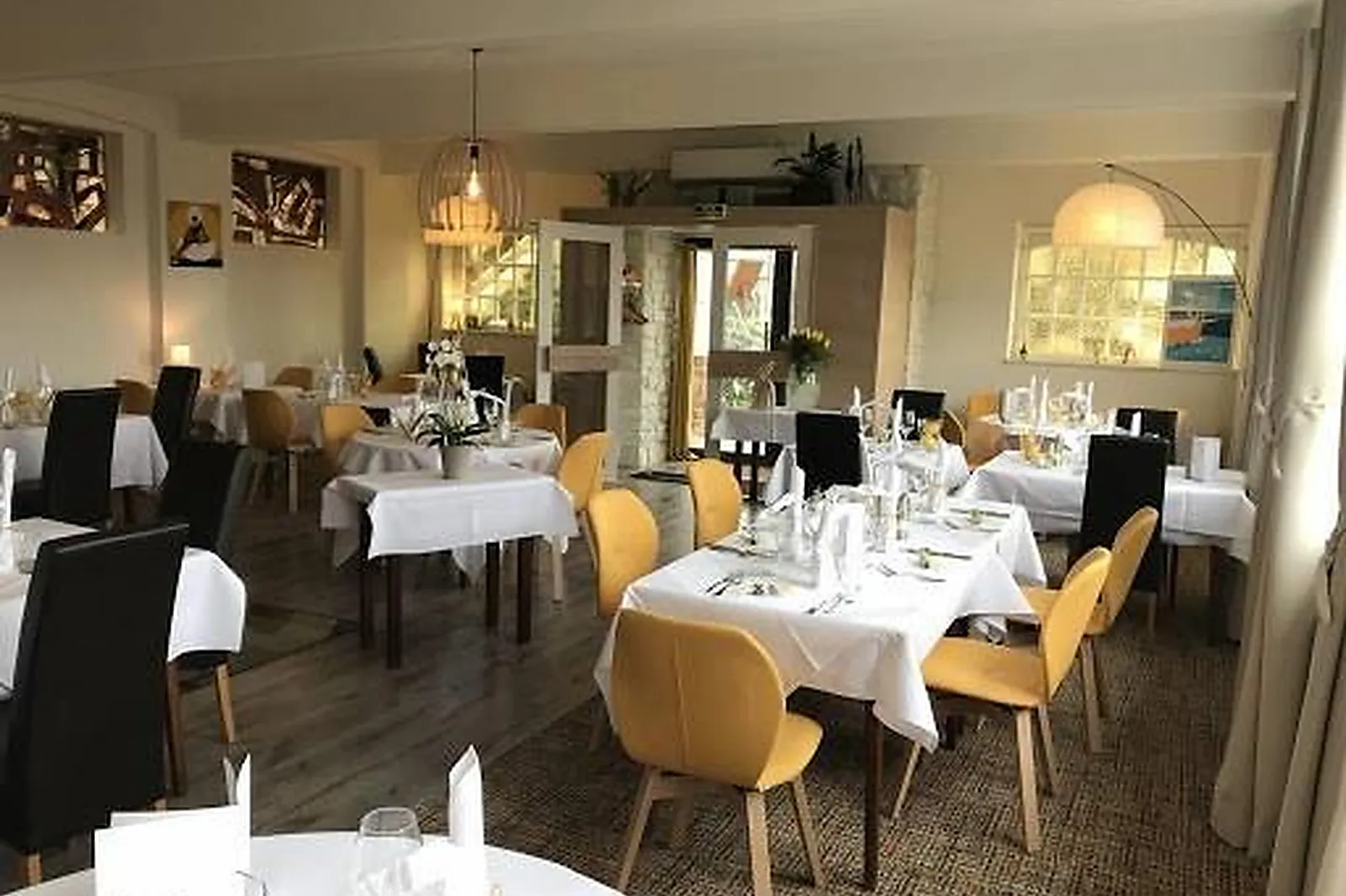 Cafés et Restaurants, RESTAURANTS - NIEDERBRONN-LES-BAINS (BAS-RHIN) : LES AKCIAS