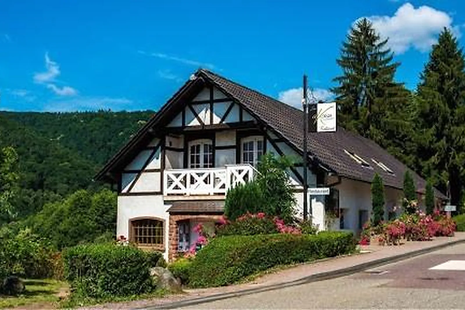 Cafés et Restaurants, RESTAURANTS - NIEDERBRONN-LES-BAINS (BAS-RHIN) : LES AKCIAS