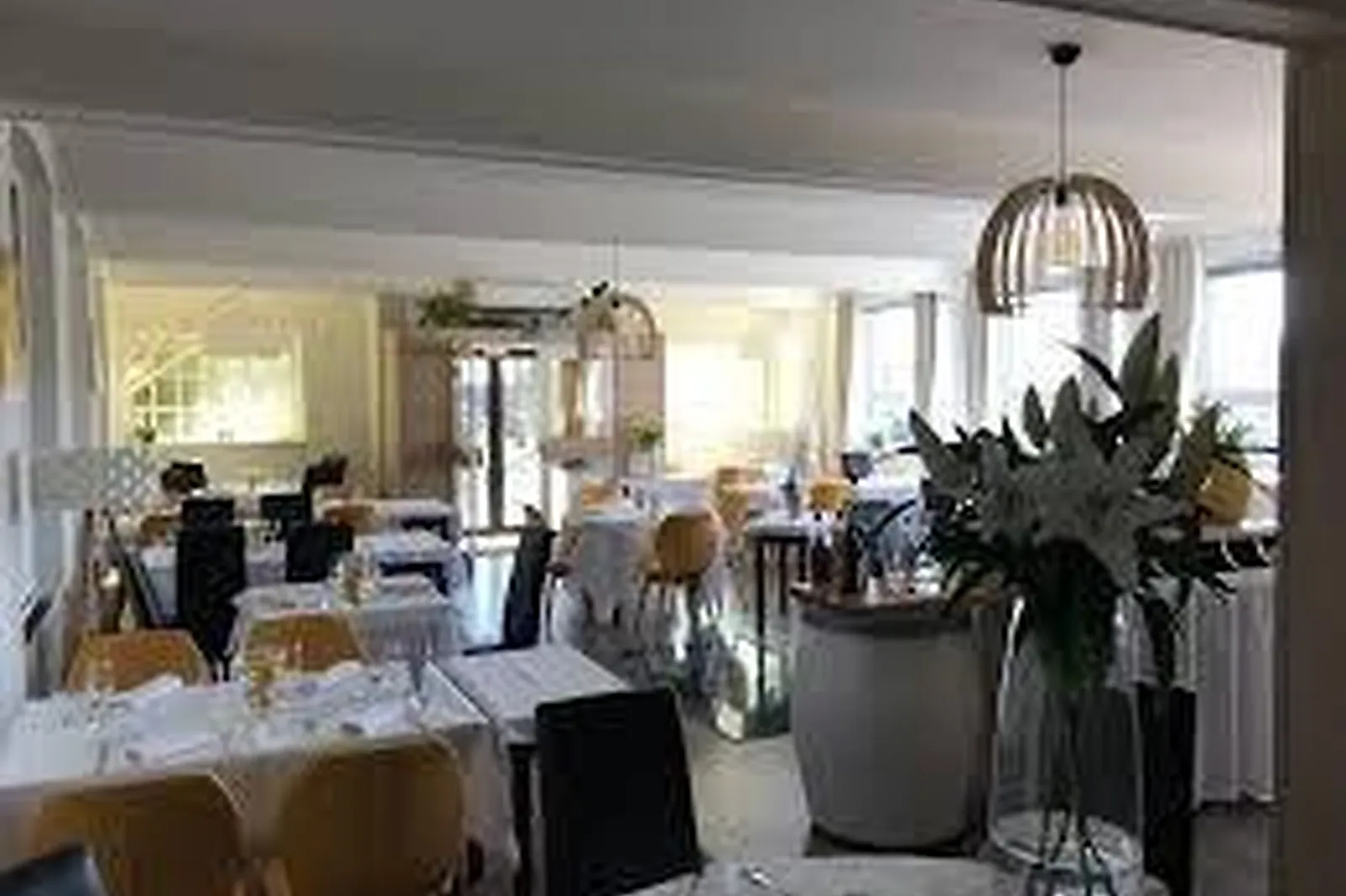 Cafés et Restaurants, RESTAURANTS - NIEDERBRONN-LES-BAINS (BAS-RHIN) : LES AKCIAS