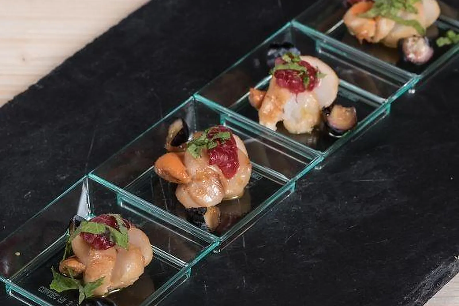 Cafés et Restaurants, RESTAURANTS - NÎMES (GARD) : A LA FOURCHETTE DES ARÈNES