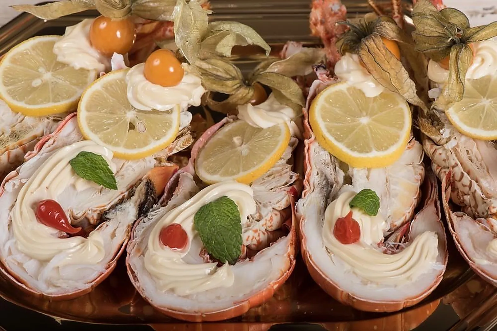 Cafés et Restaurants, RESTAURANTS - NÎMES (GARD) : A LA FOURCHETTE DES ARÈNES