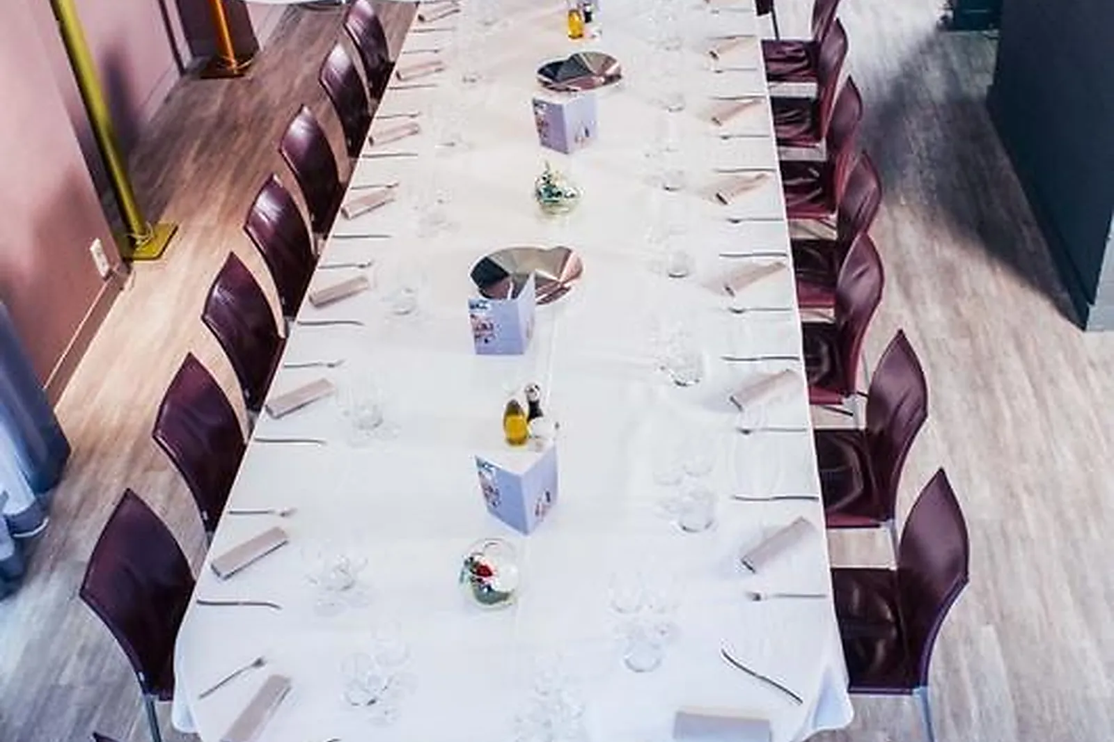 Cafés et Restaurants, RESTAURANTS - NIMES (GARD) : AUX PLAISIRS DES HALLES