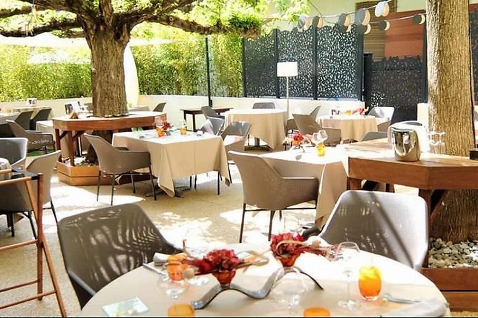Cafés et Restaurants, RESTAURANTS - NIMES (GARD) : RESTAURANT SKAB