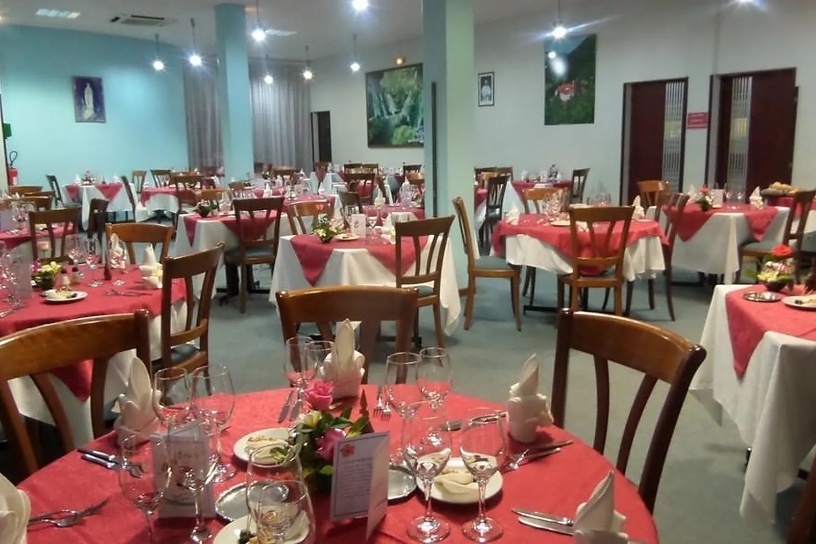 Cafés et Restaurants, RESTAURANTS - NOUMEA (NOUVELLE-CALÉDONIE) : LL&RSQUO;EAU-VIVE DU PACIFIQUE