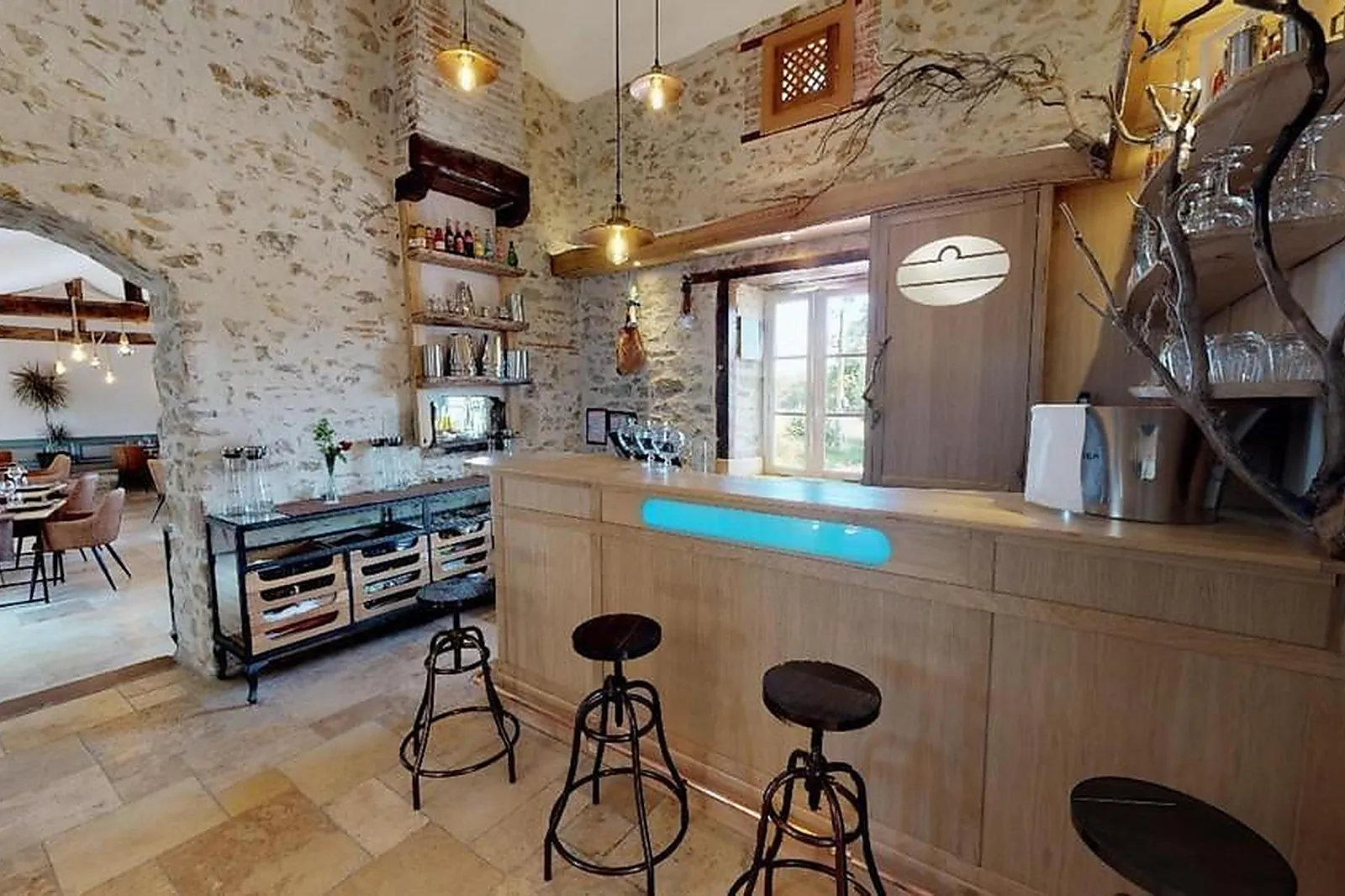 Cafés et Restaurants, RESTAURANTS - ORADOUR-SUR-GLANE (HAUTE-VIENNE) : LL&RSQUO;EQUILIBRE