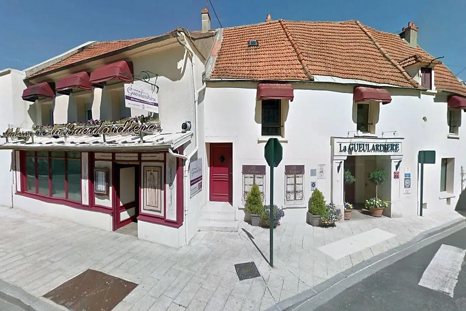 Cafés et Restaurants, RESTAURANTS - OZOIR-LA-FERRIERE (SEINE-ET-MARNE) : LL&RSQUO;AUBERGE DE LA GUEULARDIÈRE