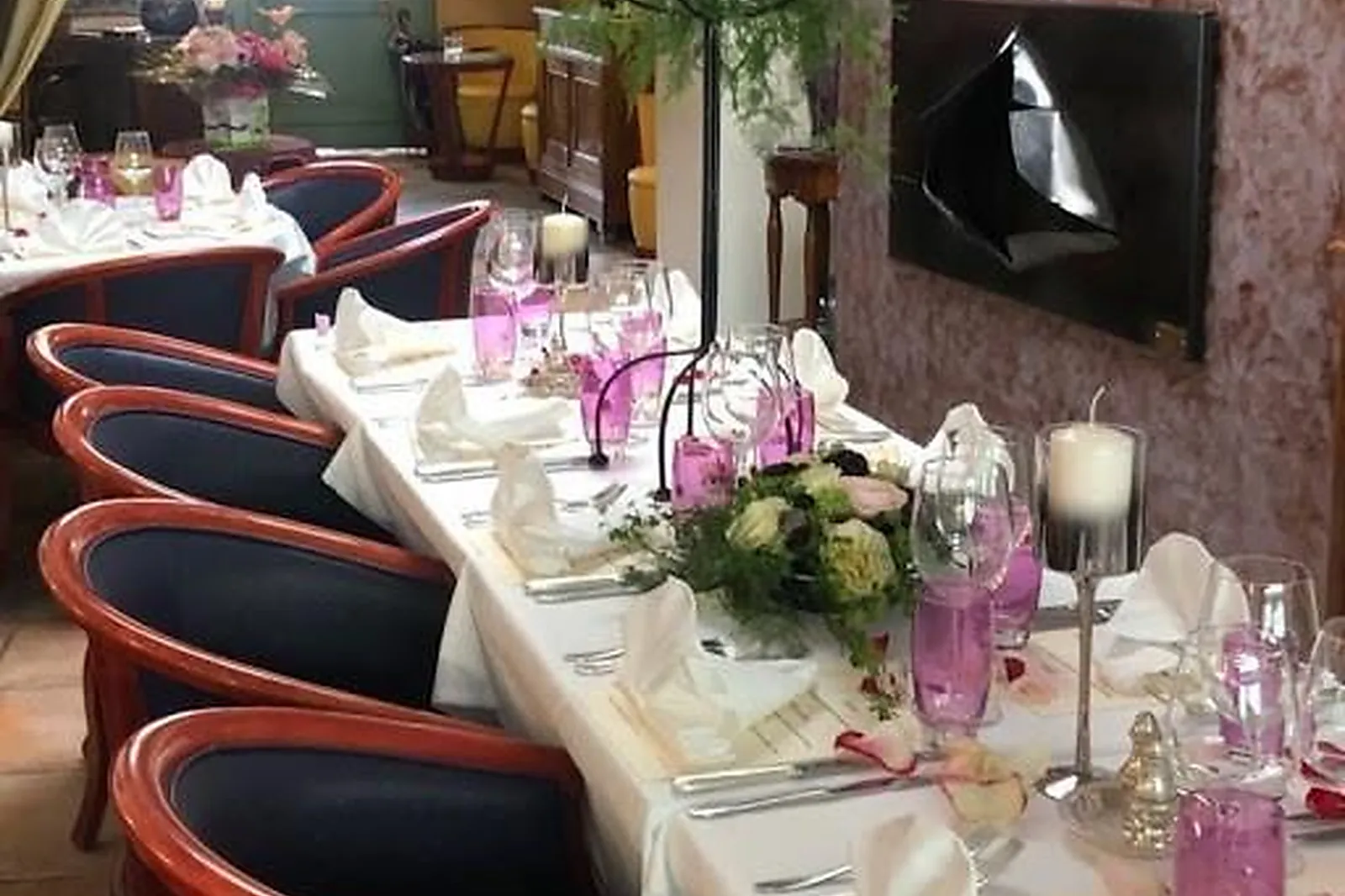 Cafés et Restaurants, RESTAURANTS - OZOIR-LA-FERRIERE (SEINE-ET-MARNE) : LL&RSQUO;AUBERGE DE LA GUEULARDIÈRE