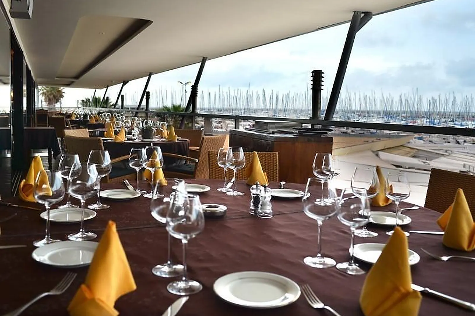 Cafés et Restaurants, RESTAURANTS - PALAVAS-LES-FLOTS (HÉRAULT) : LL&RSQUO;ARTIMON