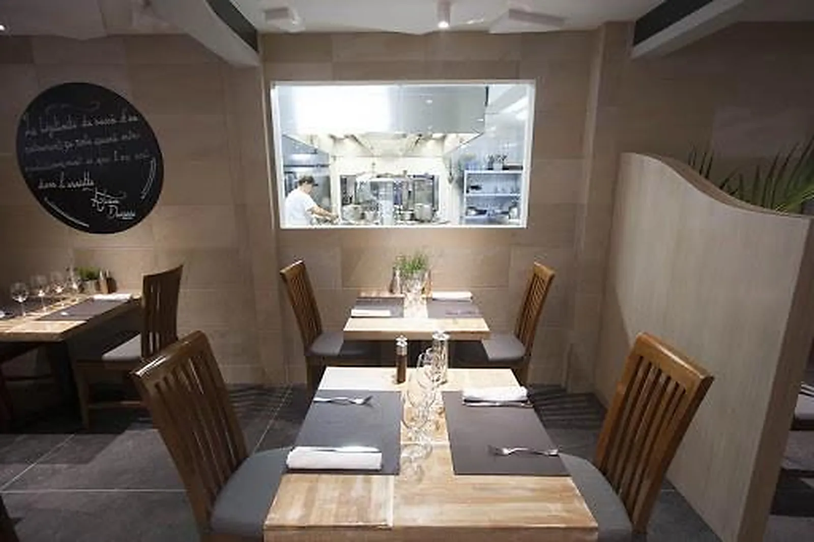 Cafés et Restaurants, RESTAURANTS - PAPEETE (POLYNÉSIE FRANÇAISE) : L’O À LA BOUCHE