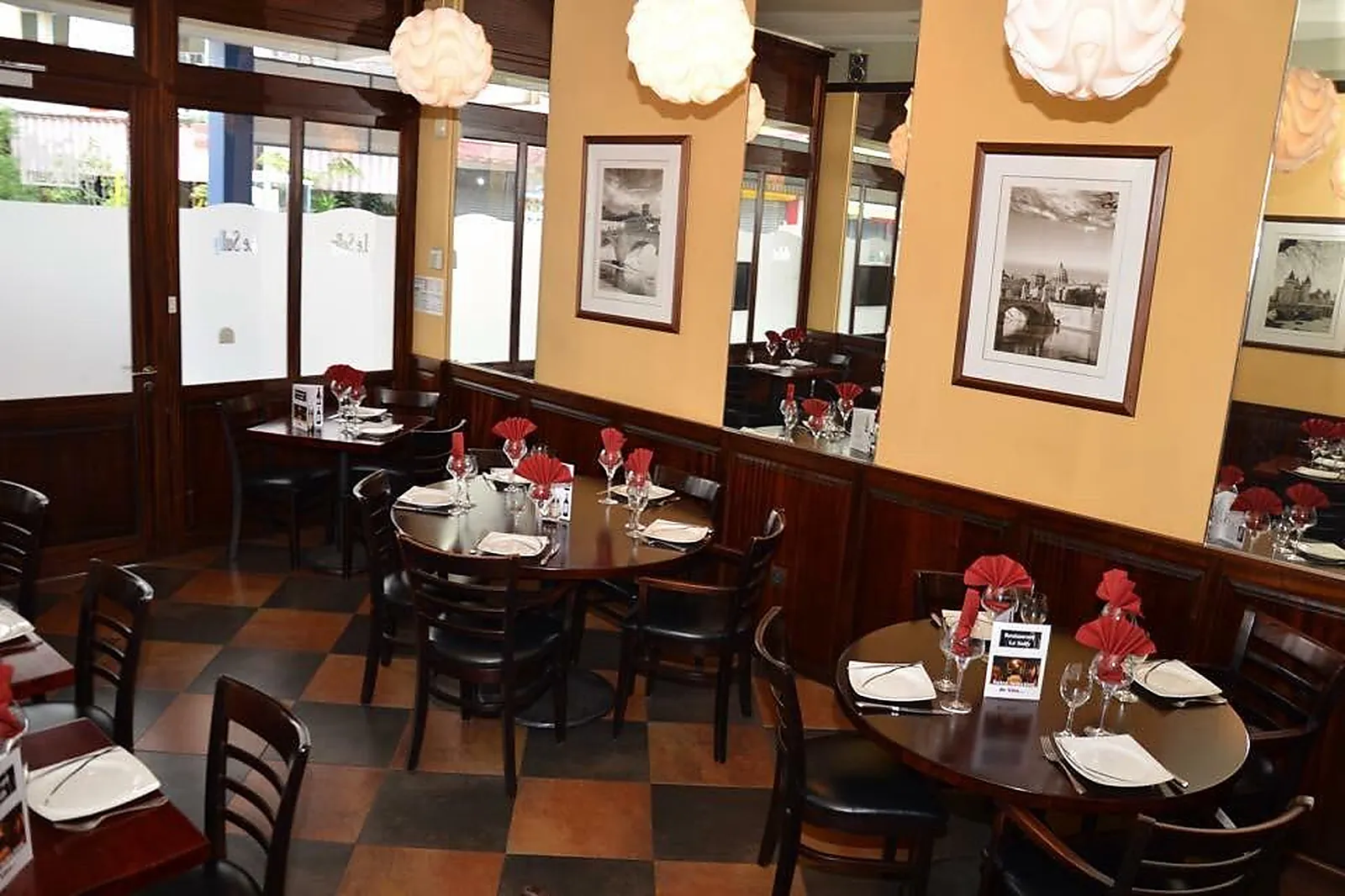 Cafés et Restaurants, RESTAURANTS - PAPEETE (POLYNÉSIE FRANÇAISE) : LE SULLY