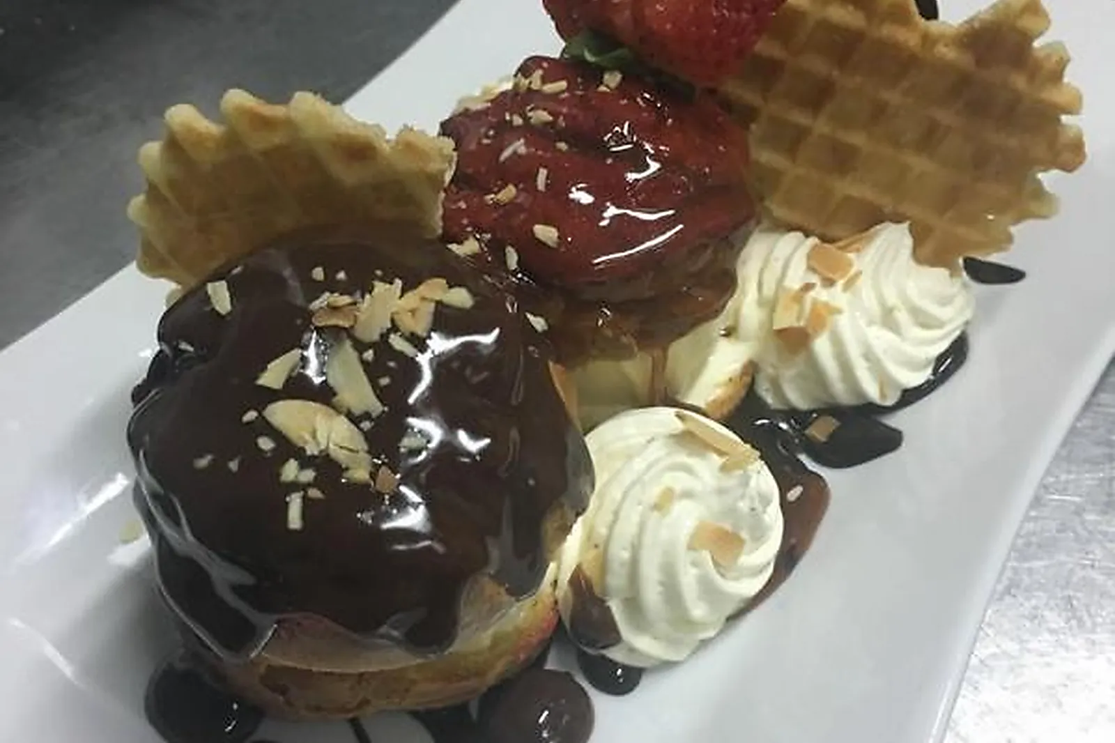 Cafés et Restaurants, RESTAURANTS - PAPEETE (POLYNÉSIE FRANÇAISE) : LE SULLY