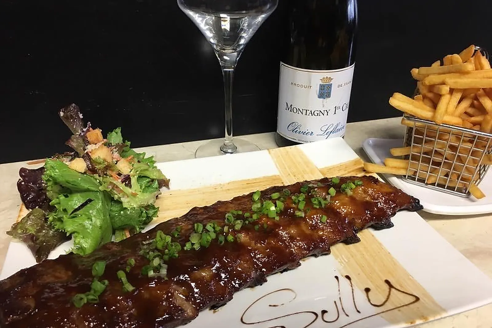 Cafés et Restaurants, RESTAURANTS - PAPEETE (POLYNÉSIE FRANÇAISE) : LE SULLY