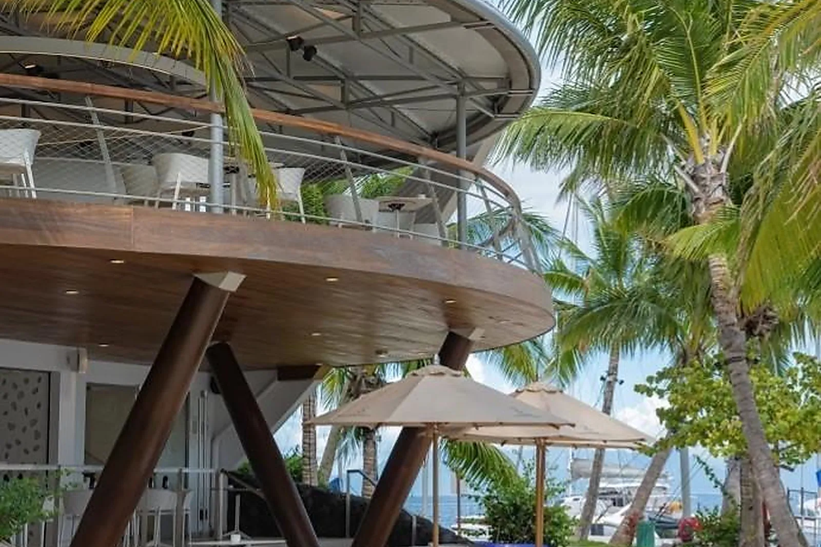 Cafés et Restaurants, RESTAURANTS - PAPEETE (POLYNÉSIE FRANÇAISE) : MEHERIO TAHITIAN BISTRO