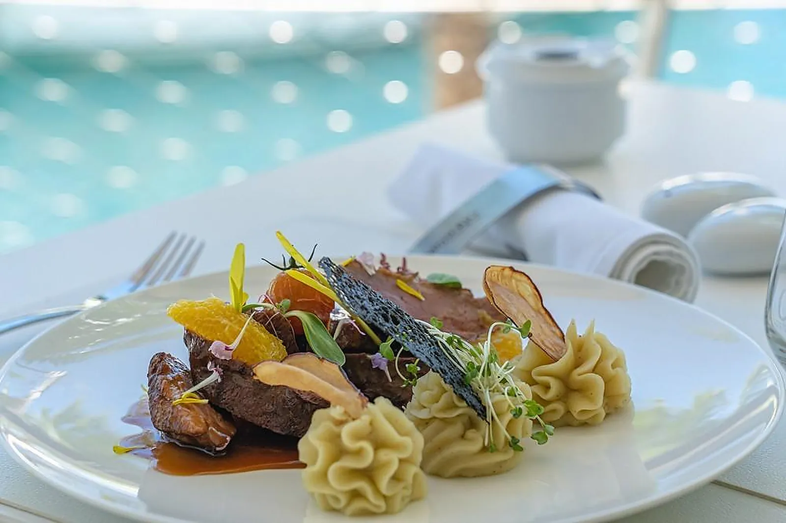 Cafés et Restaurants, RESTAURANTS - PAPEETE (POLYNÉSIE FRANÇAISE) : MEHERIO TAHITIAN BISTRO