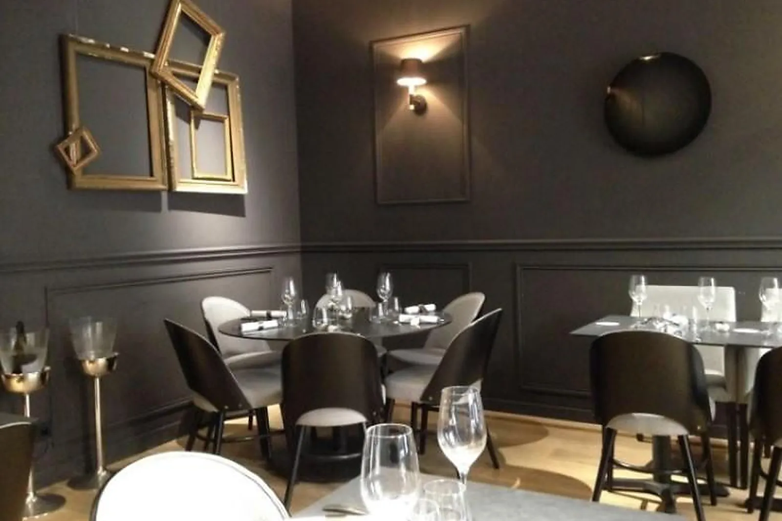 Cafés et Restaurants, RESTAURANTS - PARIS (PARIS) : 24 LE RESTAURANT