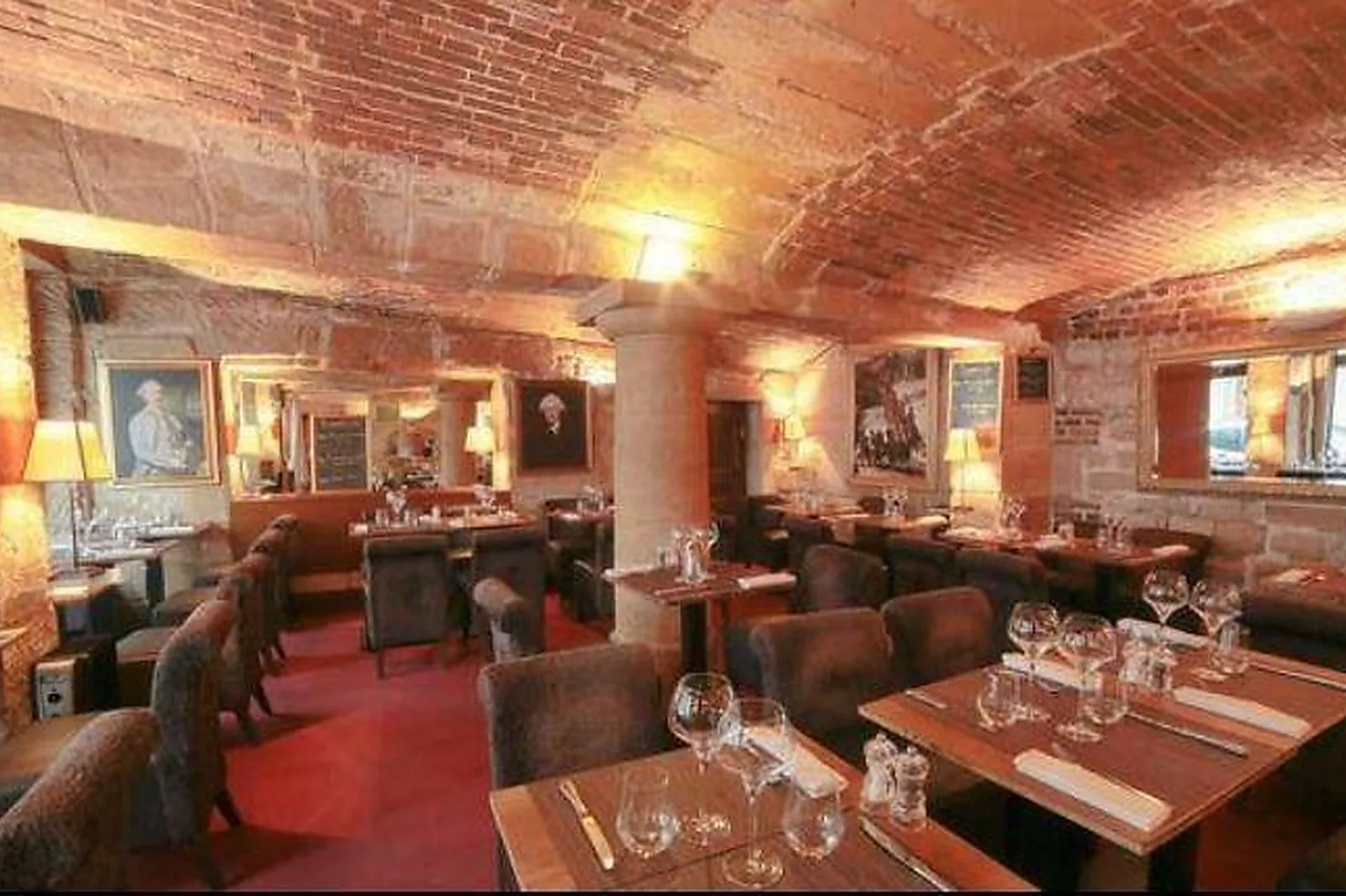 Cafés et Restaurants, RESTAURANTS - PARIS (PARIS) : A CASALUNA