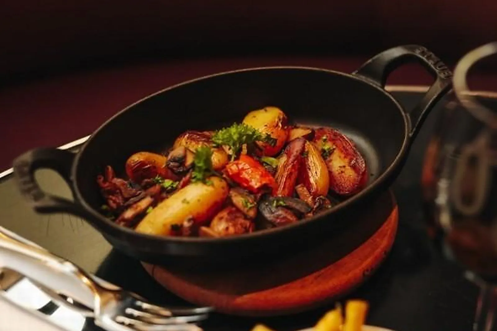 Cafés et Restaurants, RESTAURANTS - PARIS (PARIS) : ASTAIR