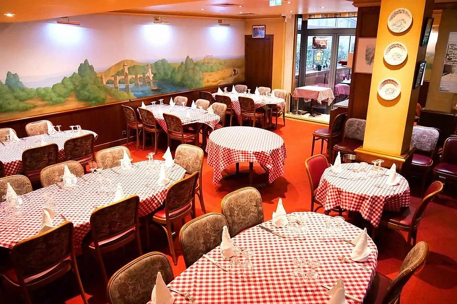 Cafés et Restaurants, RESTAURANTS - PARIS (PARIS) : AUBERGE AVEYRONNAISE