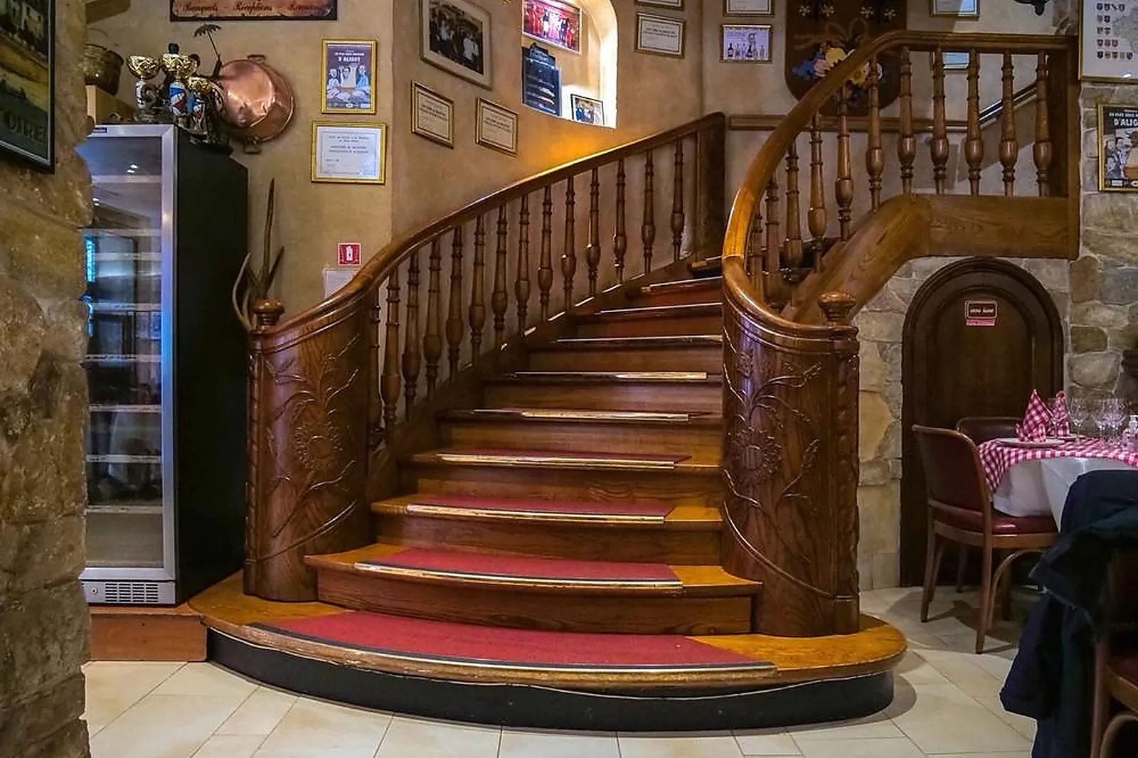 Cafés et Restaurants, RESTAURANTS - PARIS (PARIS) : AUBERGE AVEYRONNAISE