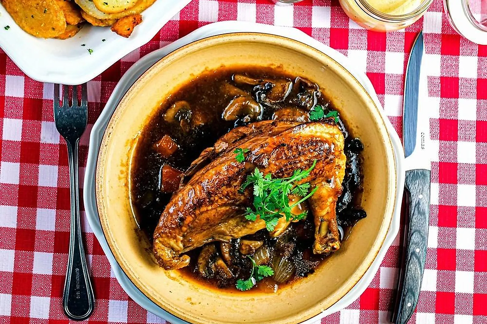 Cafés et Restaurants, RESTAURANTS - PARIS (PARIS) : AUBERGE AVEYRONNAISE