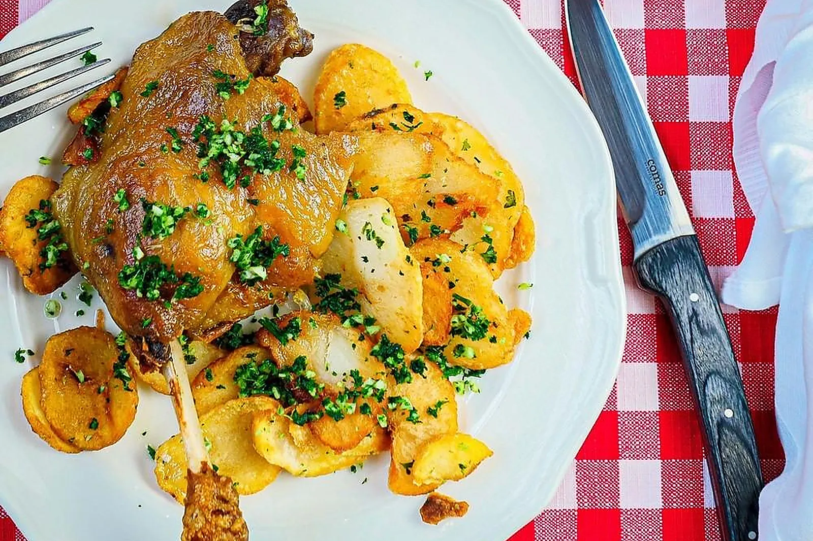 Cafés et Restaurants, RESTAURANTS - PARIS (PARIS) : AUBERGE AVEYRONNAISE