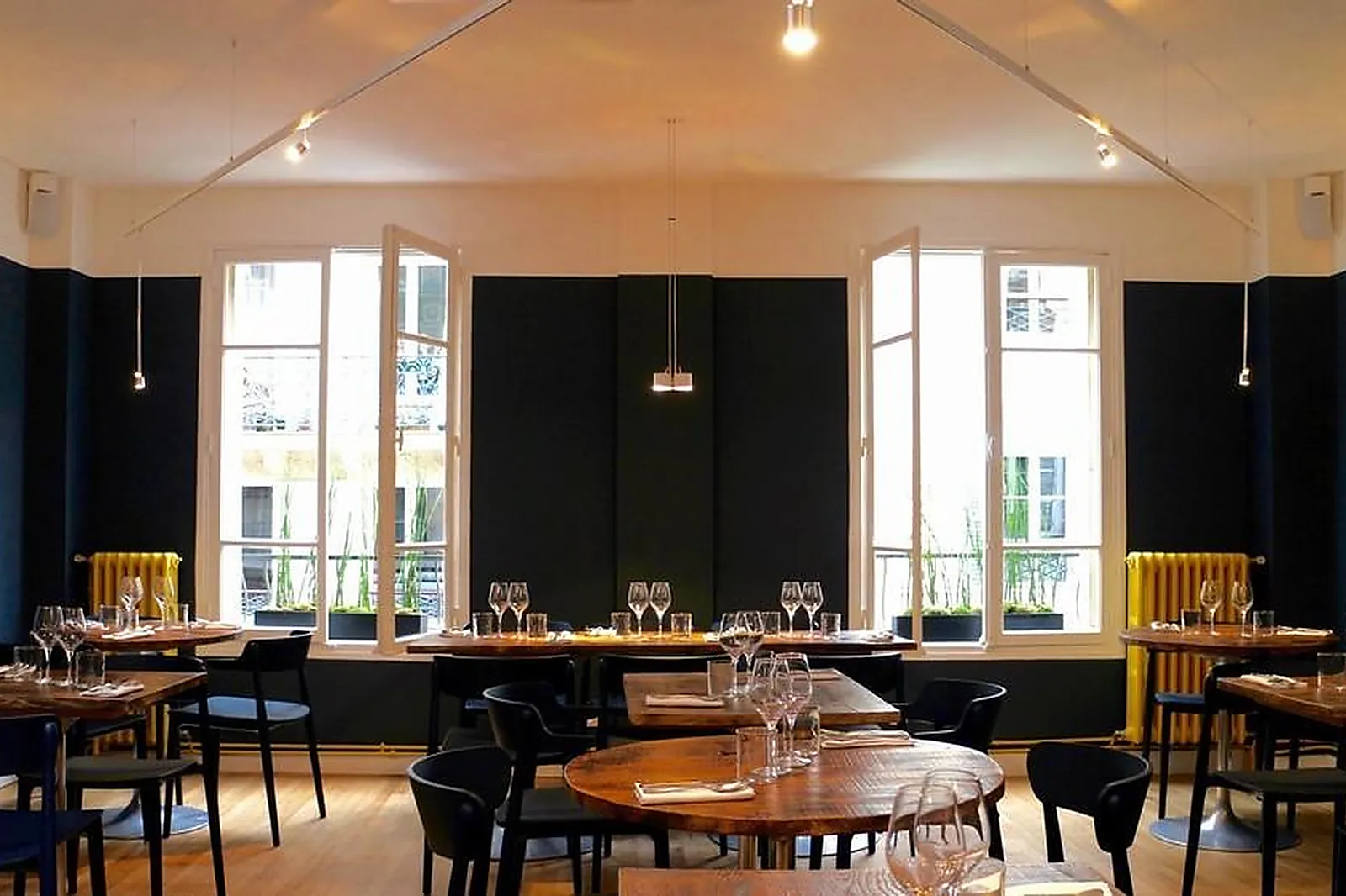 Cafés et Restaurants, RESTAURANTS - PARIS (PARIS) : BELLE MAISON