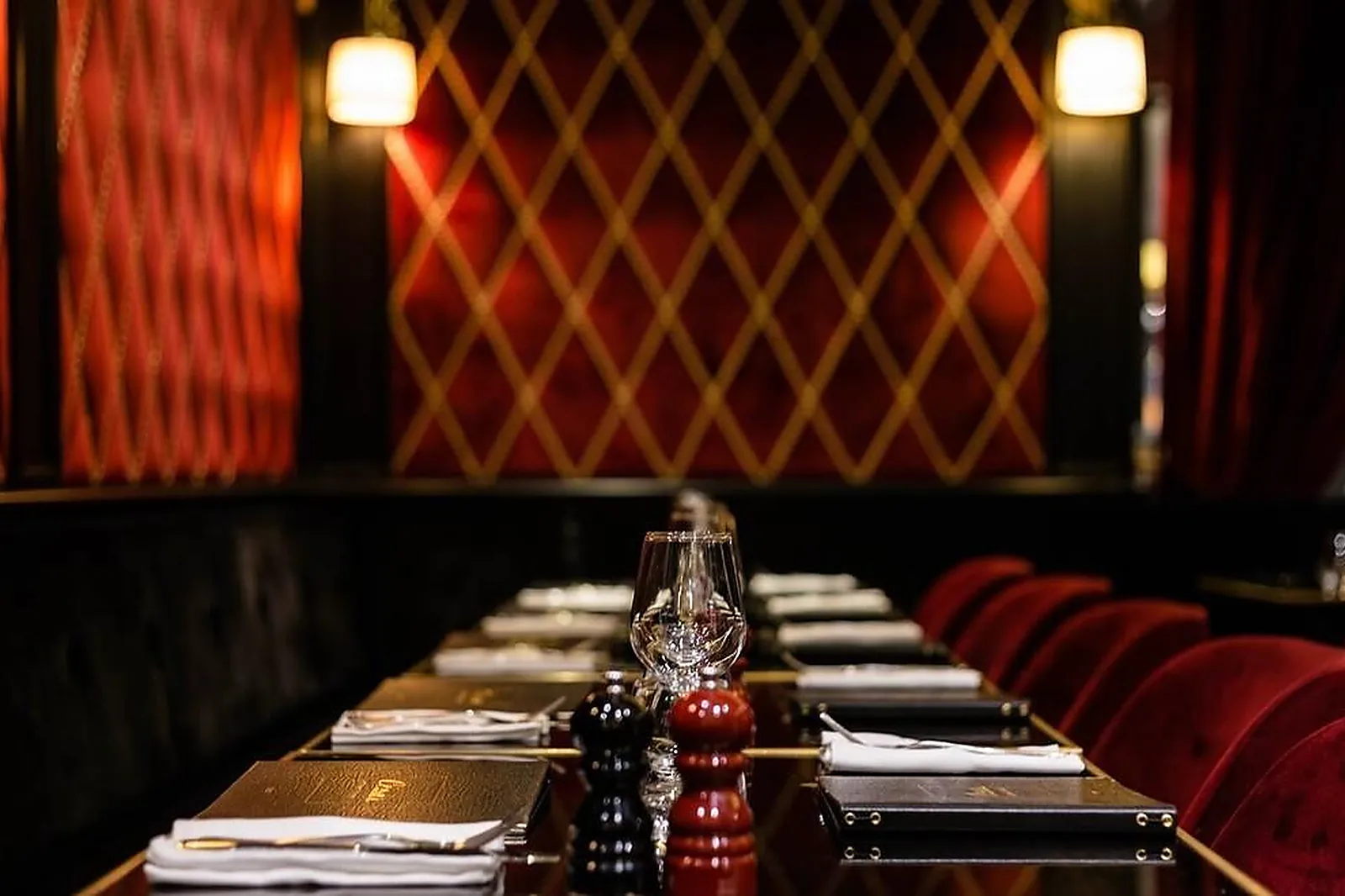 Cafés et Restaurants, RESTAURANTS - PARIS (PARIS) : CÉSAR ETOILE