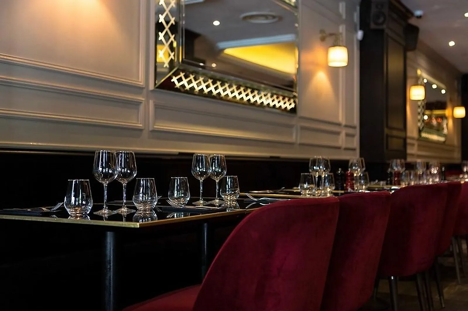 Cafés et Restaurants, RESTAURANTS - PARIS (PARIS) : CÉSAR ETOILE