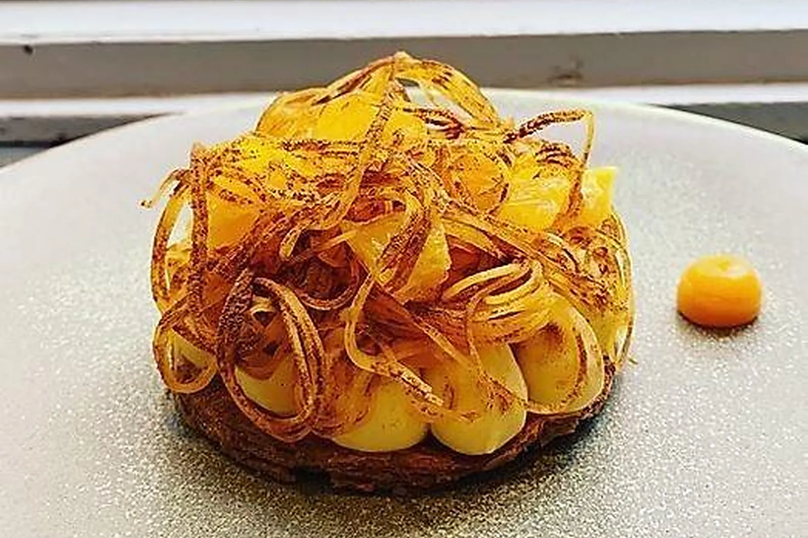 Cafés et Restaurants, RESTAURANTS - PARIS (PARIS) : EELS