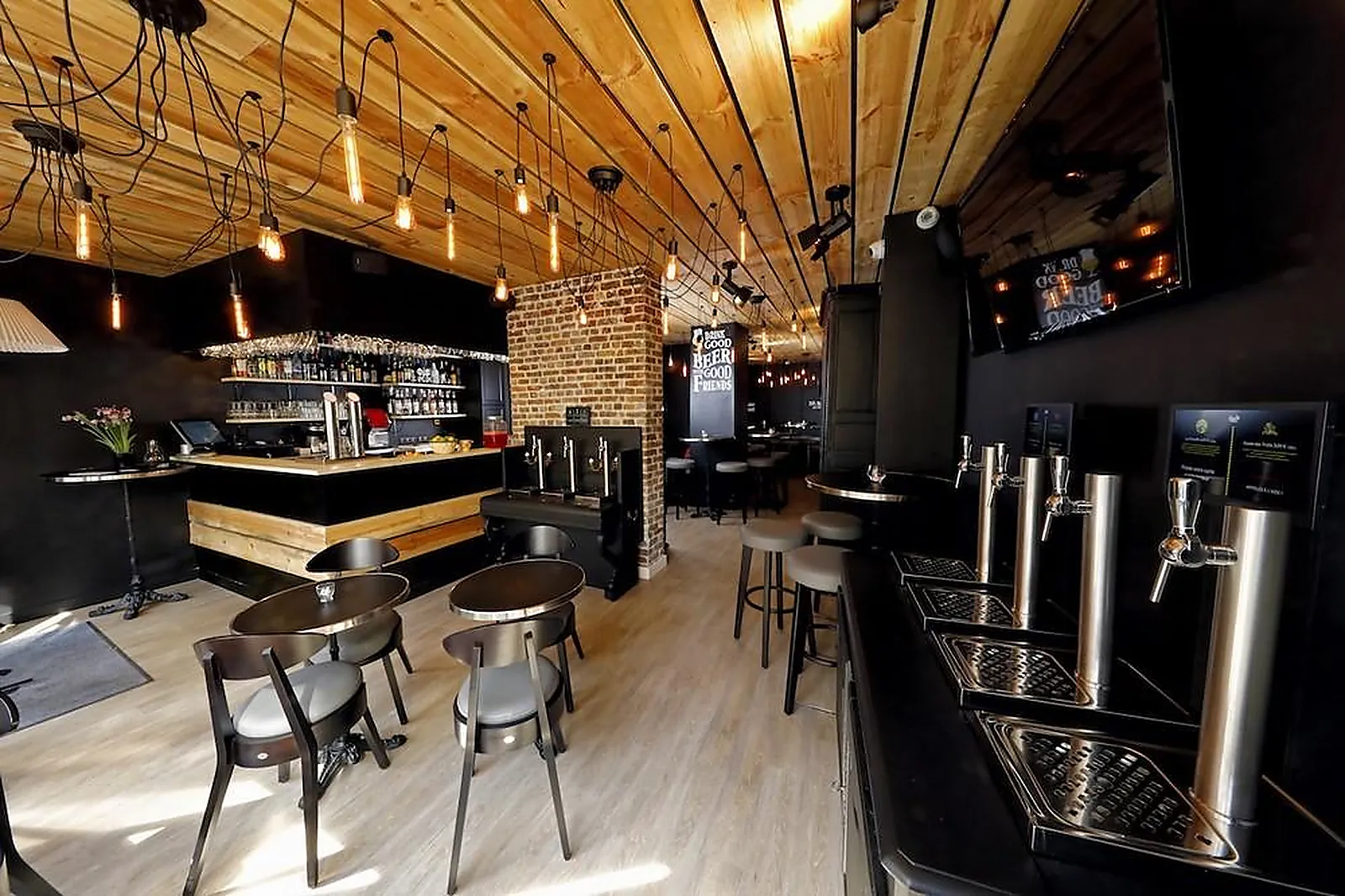 Cafés et Restaurants, RESTAURANTS - PARIS (PARIS) : FREE MOUSSE BAR