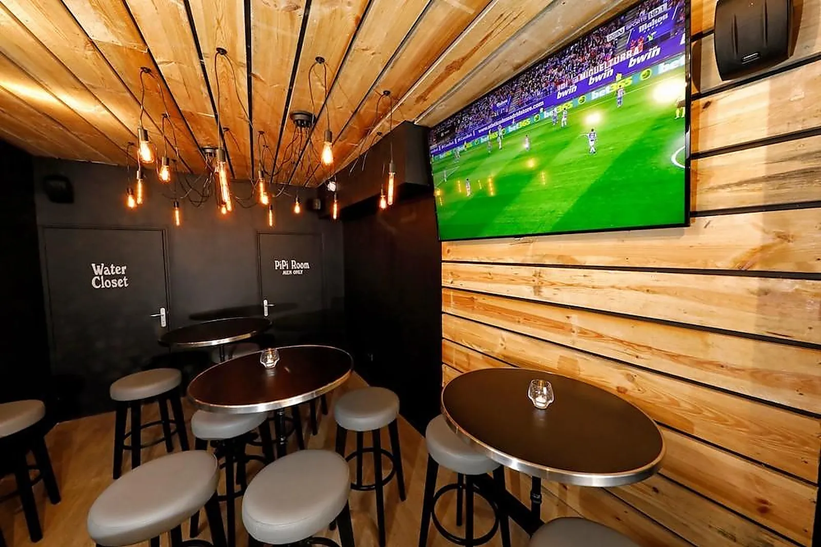 Cafés et Restaurants, RESTAURANTS - PARIS (PARIS) : FREE MOUSSE BAR