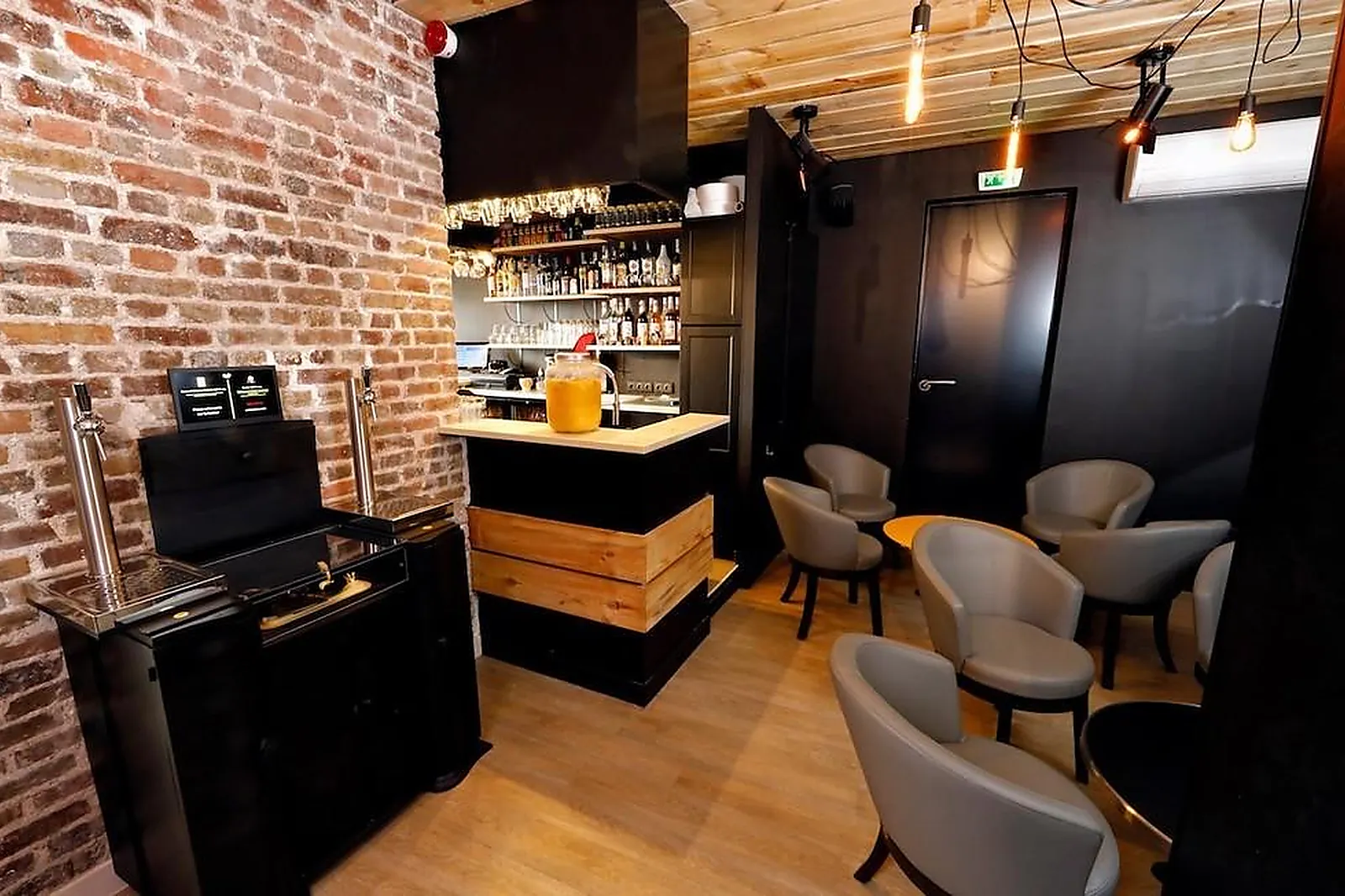 Cafés et Restaurants, RESTAURANTS - PARIS (PARIS) : FREE MOUSSE BAR