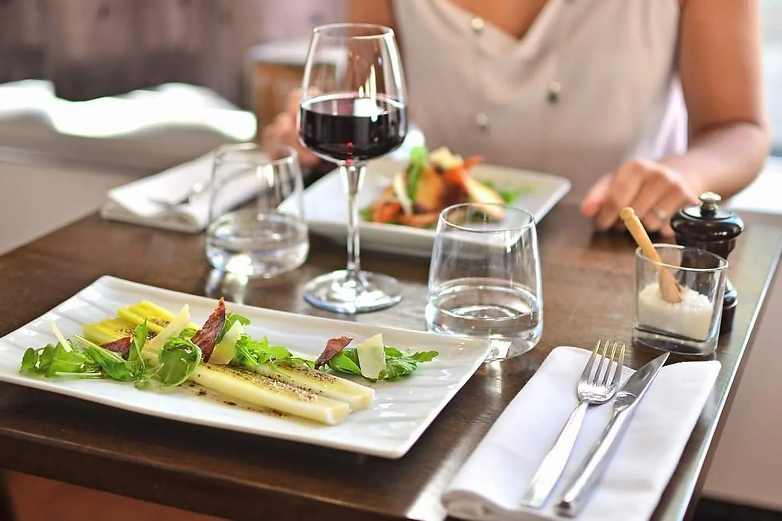 Cafés et Restaurants, RESTAURANTS - PARIS (PARIS) : LL&RSQUO;ARDOISE DU XV