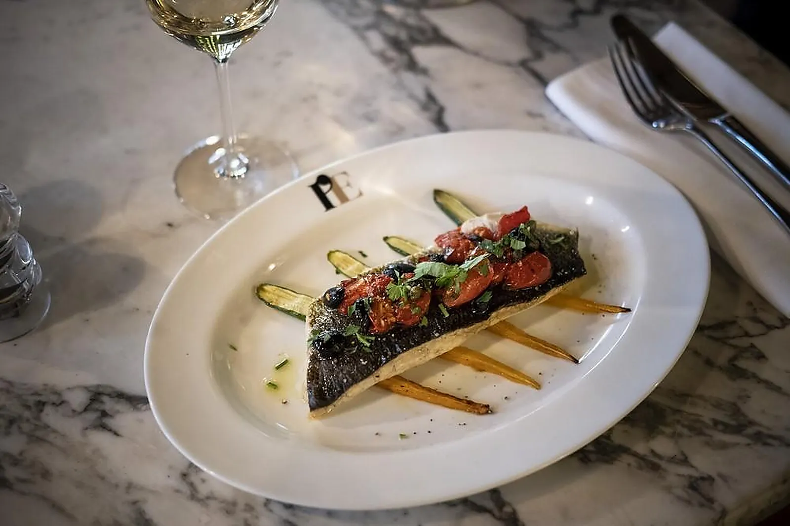 Cafés et Restaurants, RESTAURANTS - PARIS (PARIS) : LL&RSQUO;ENOTECA