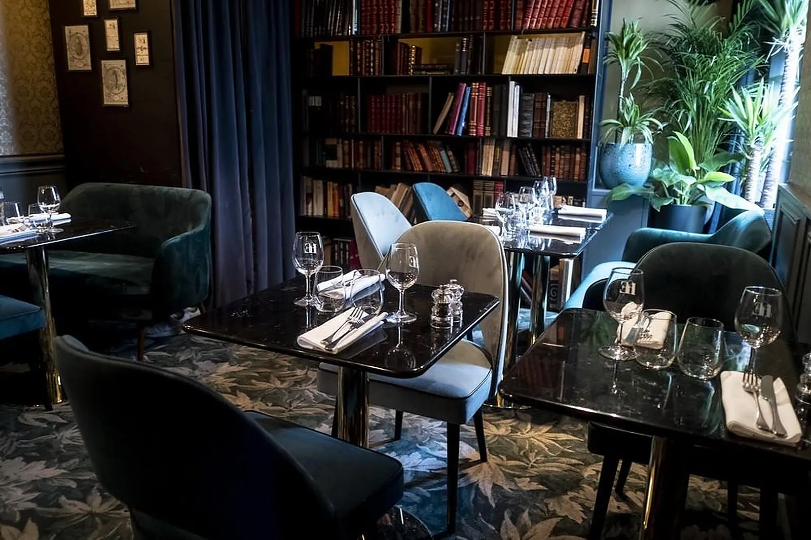 Cafés et Restaurants, RESTAURANTS - PARIS (PARIS) : LL&RSQUO;ENOTECA