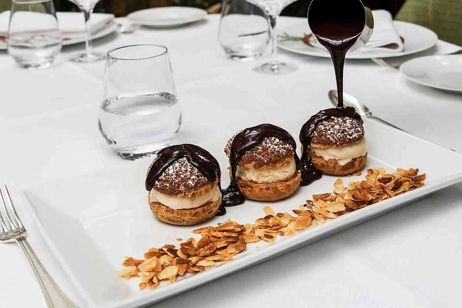 Cafés et Restaurants, RESTAURANTS - PARIS (PARIS) : LA CLOSERIE DES LILAS