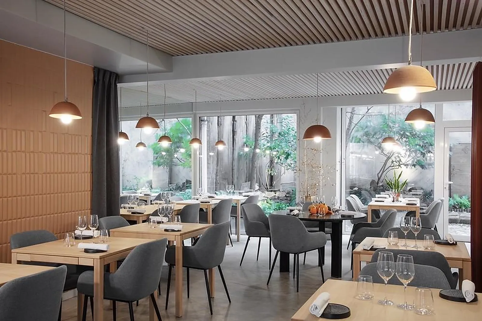 Cafés et Restaurants, RESTAURANTS - PARIS (PARIS) : LA TABLE DE COLETTE