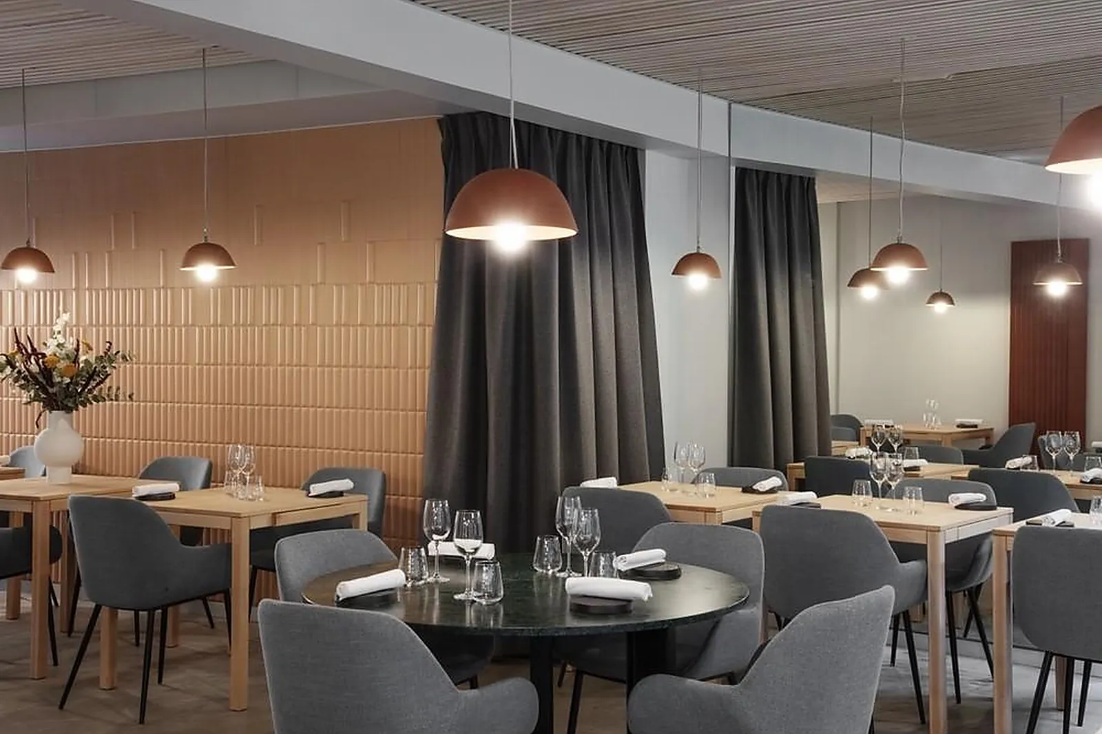 Cafés et Restaurants, RESTAURANTS - PARIS (PARIS) : LA TABLE DE COLETTE