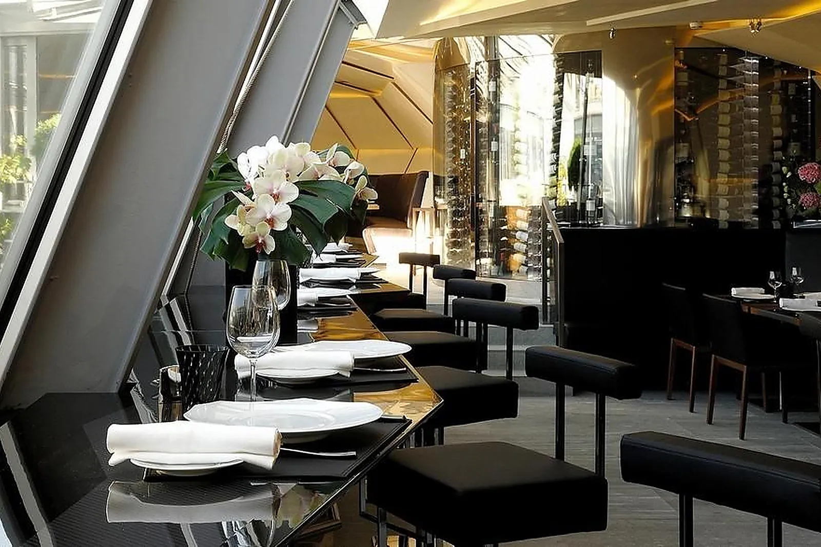 Cafés et Restaurants, RESTAURANTS - PARIS (PARIS) : LE 39V