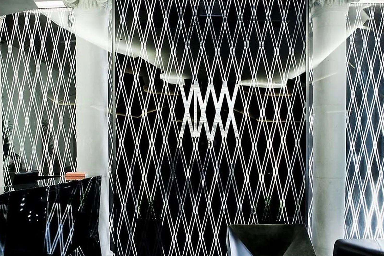 Cafés et Restaurants, RESTAURANTS - PARIS (PARIS) : LE 39V