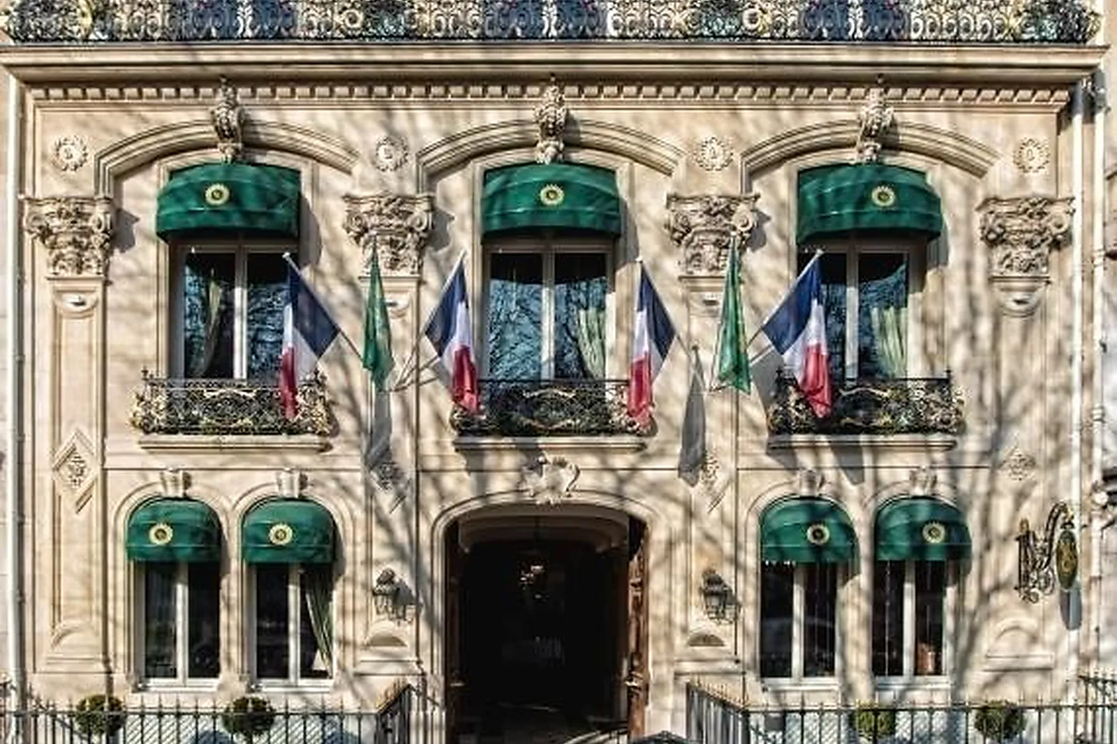 Cafés et Restaurants, RESTAURANTS - PARIS (PARIS) : LE CLARENCE