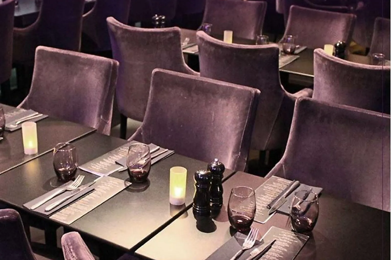 Cafés et Restaurants, RESTAURANTS - PARIS (PARIS) : LE CONFIDENTIEL