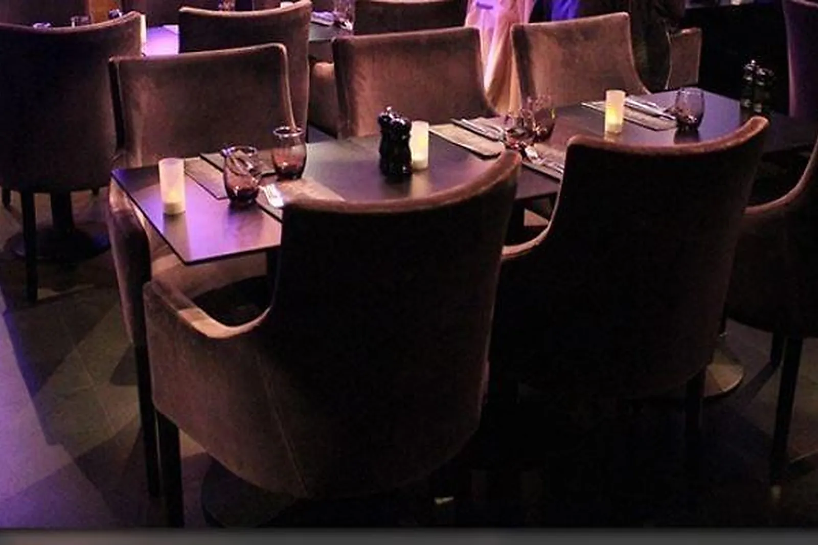 Cafés et Restaurants, RESTAURANTS - PARIS (PARIS) : LE CONFIDENTIEL