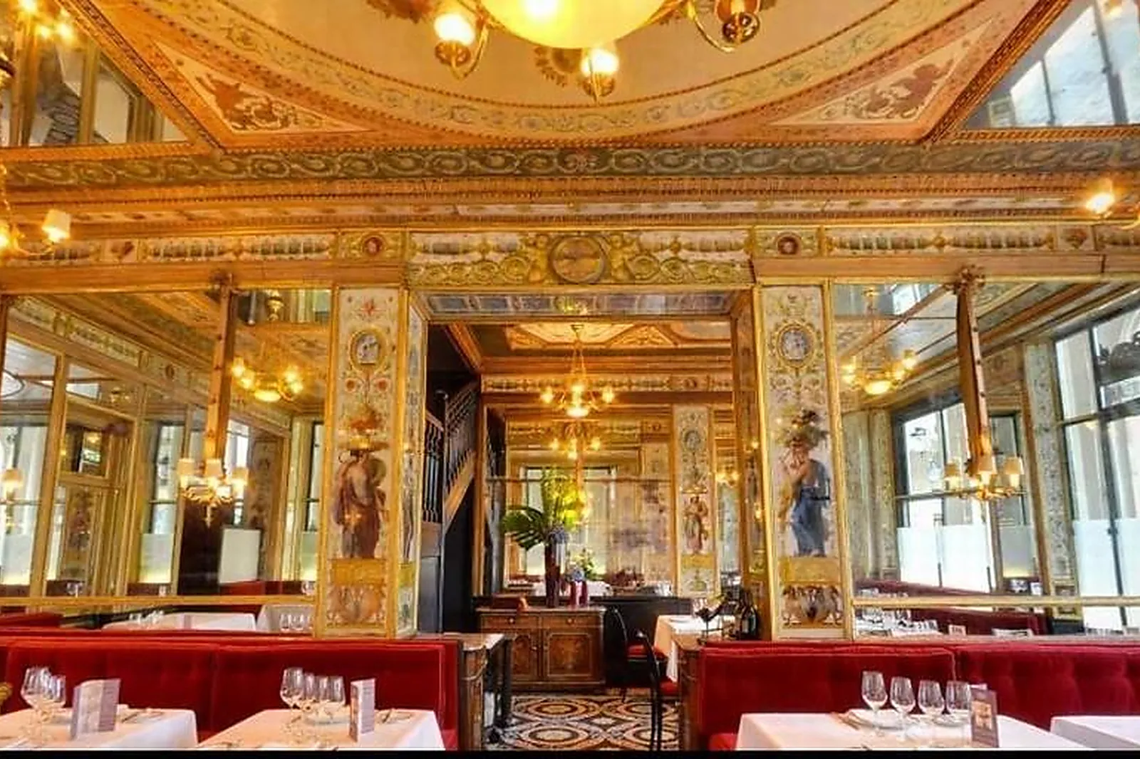 Cafés et Restaurants, RESTAURANTS - PARIS (PARIS) : LE GRAND VÉFOUR